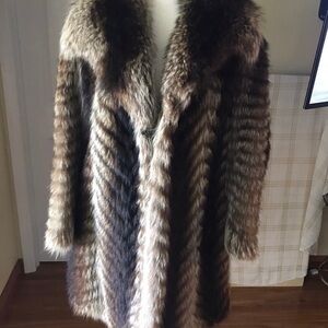 Women’s natural Short Raccoon Fur Coat Beige/Brown color